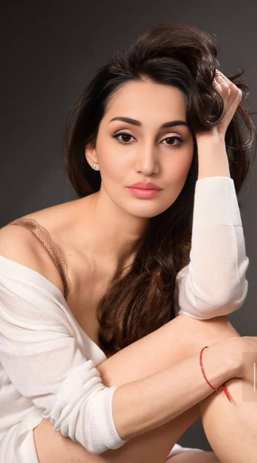 Elite Gurgaon Escort — intelligence & presence. — verified VIP companion