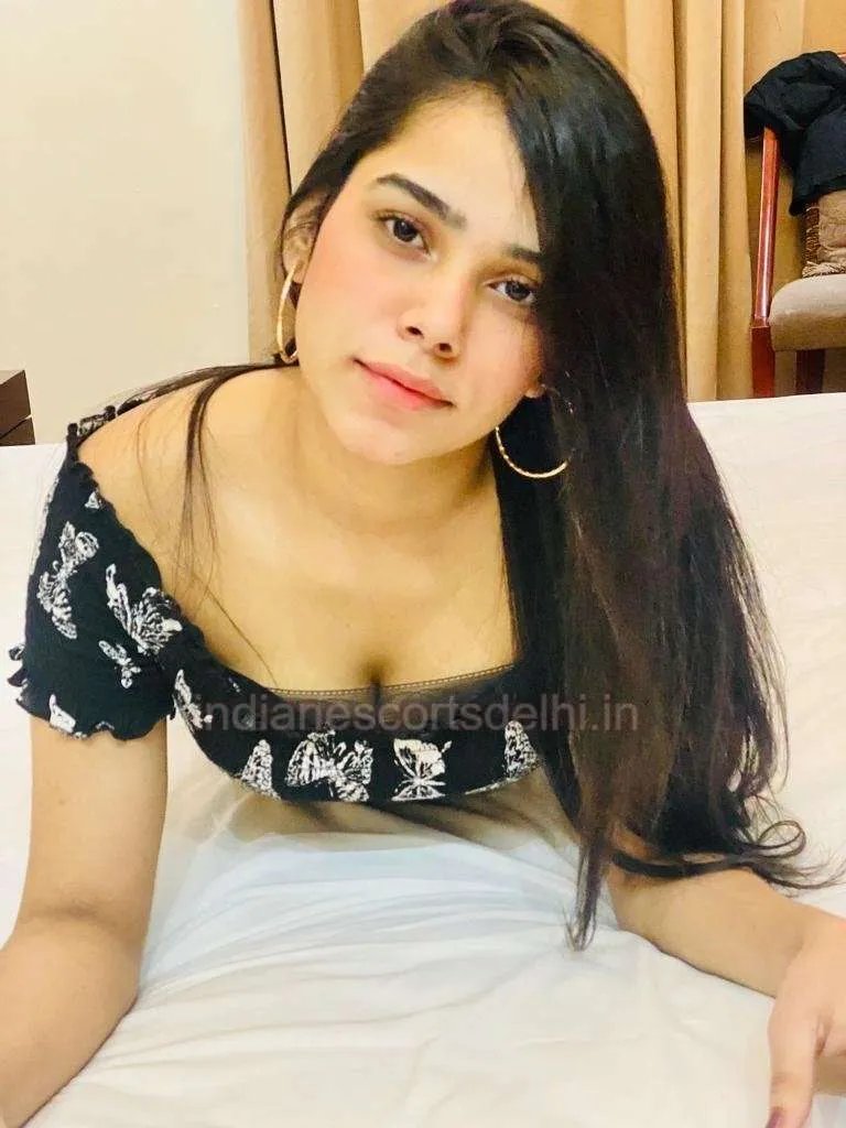 Alisha Kaur — Escort DLF Phase 4 Gurgaon