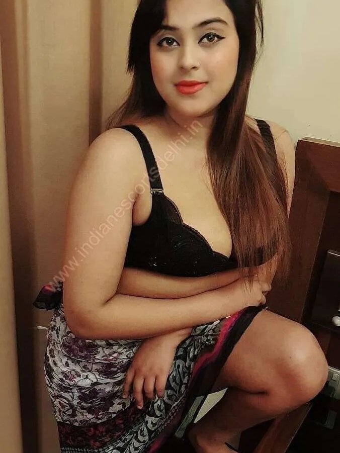 Nyla Ahluwalia — Escort DLF Phase 4 Gurgaon